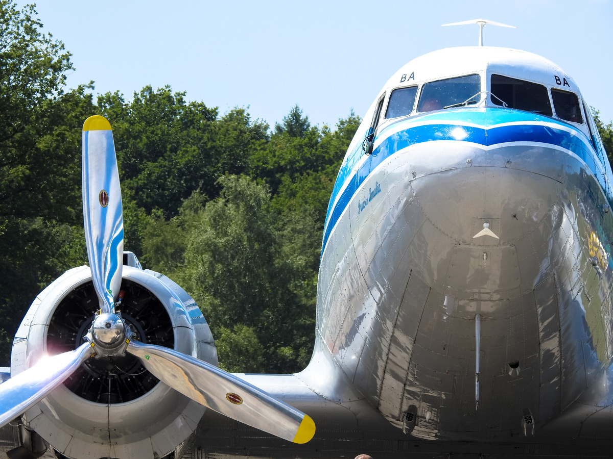 Douglas DC-3